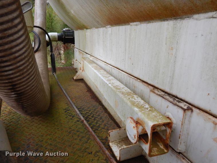 image for item DH2295 1999 Maxey vacuum trailer