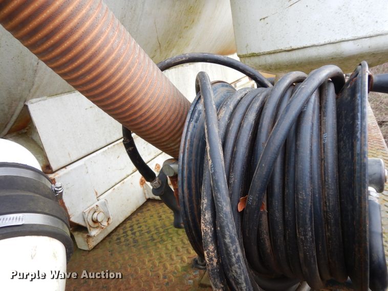 image for item DH2295 1999 Maxey vacuum trailer