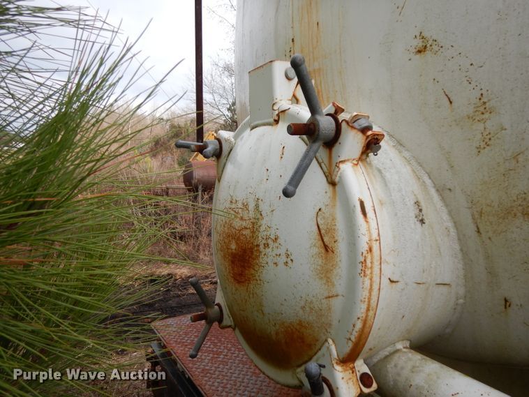 image for item DH2295 1999 Maxey vacuum trailer