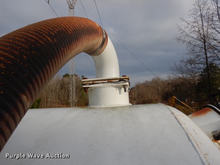 image for item DH2295 1999 Maxey vacuum trailer