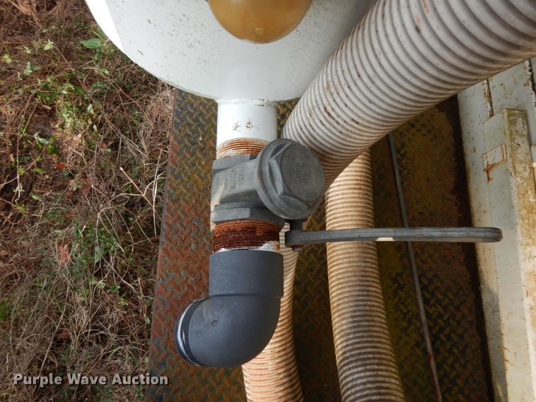 image for item DH2295 1999 Maxey vacuum trailer