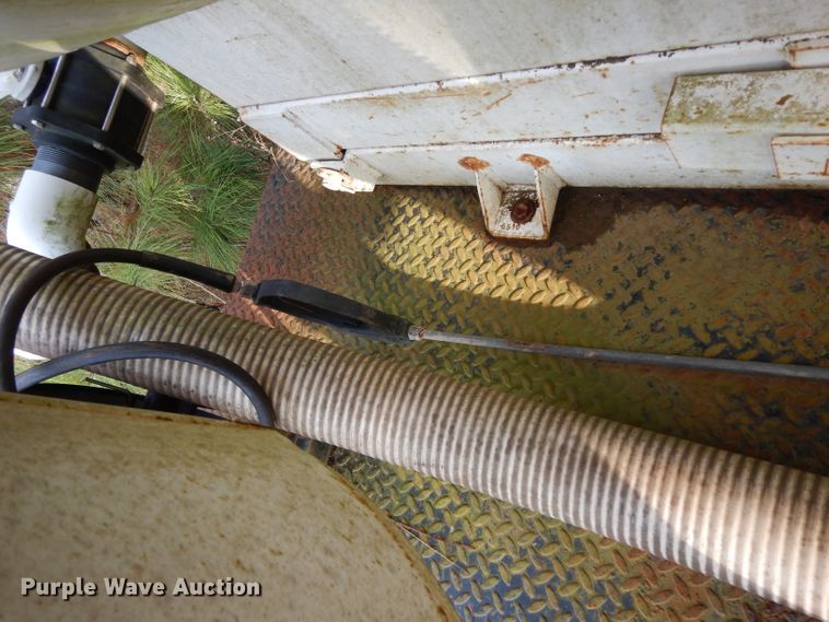 image for item DH2295 1999 Maxey vacuum trailer