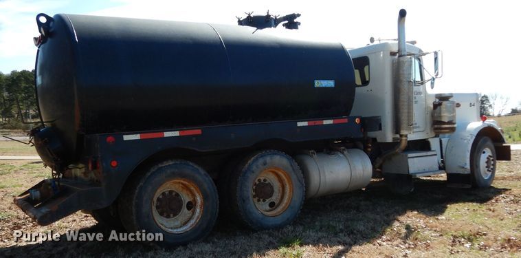 image for item DH2333 1985 Peterbilt 359 vacuum truck