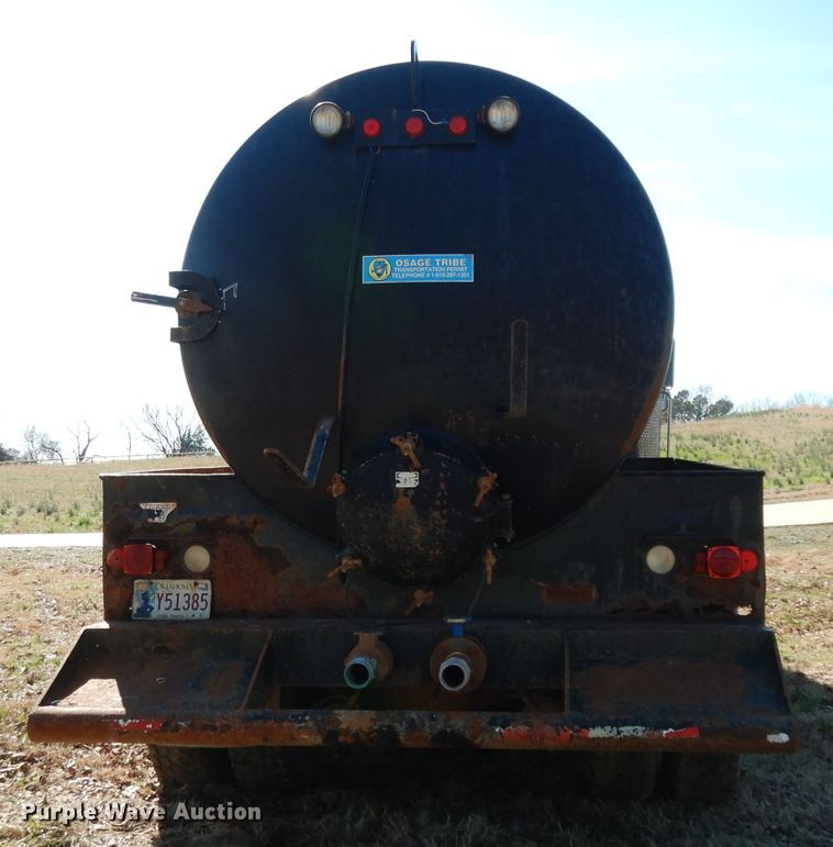 image for item DH2333 1985 Peterbilt 359 vacuum truck