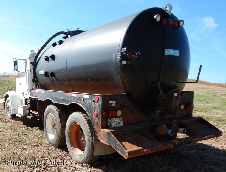image for item DH2333 1985 Peterbilt 359 vacuum truck