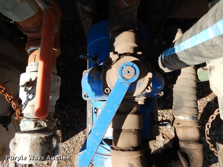 image for item DH2333 1985 Peterbilt 359 vacuum truck