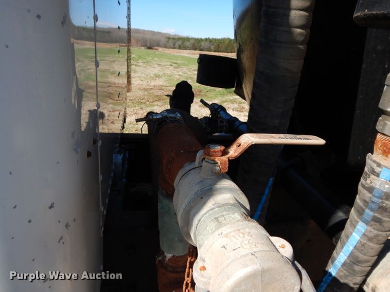 image for item DH2333 1985 Peterbilt 359 vacuum truck