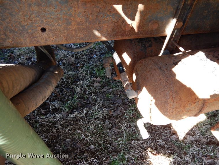 image for item DH2333 1985 Peterbilt 359 vacuum truck