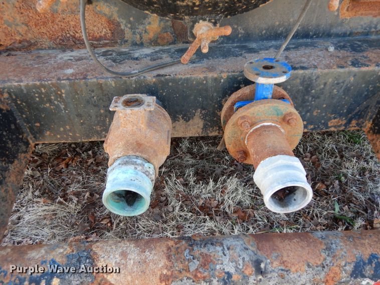 image for item DH2333 1985 Peterbilt 359 vacuum truck