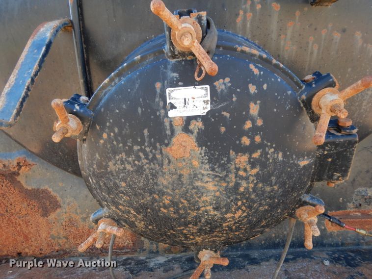 image for item DH2333 1985 Peterbilt 359 vacuum truck