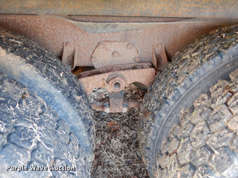 image for item DH2333 1985 Peterbilt 359 vacuum truck