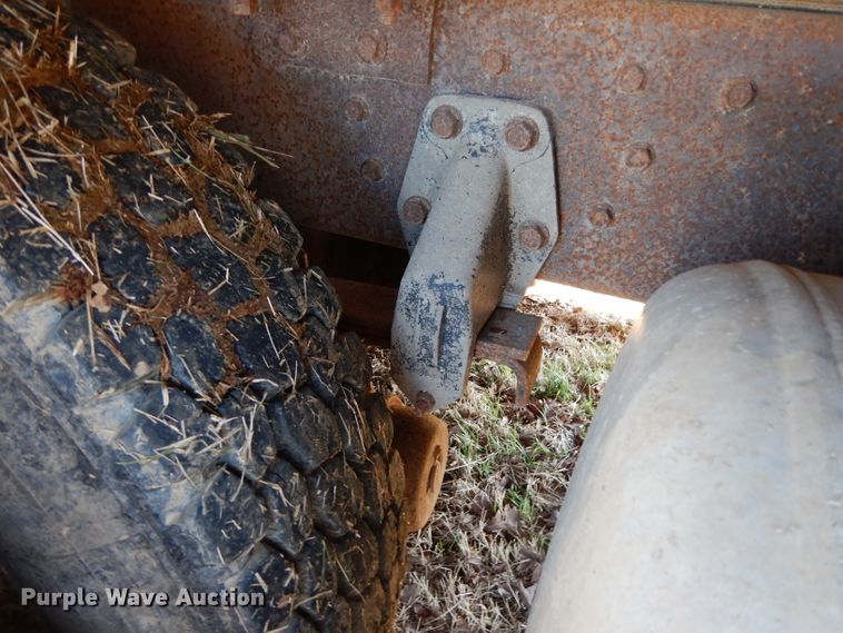 image for item DH2333 1985 Peterbilt 359 vacuum truck