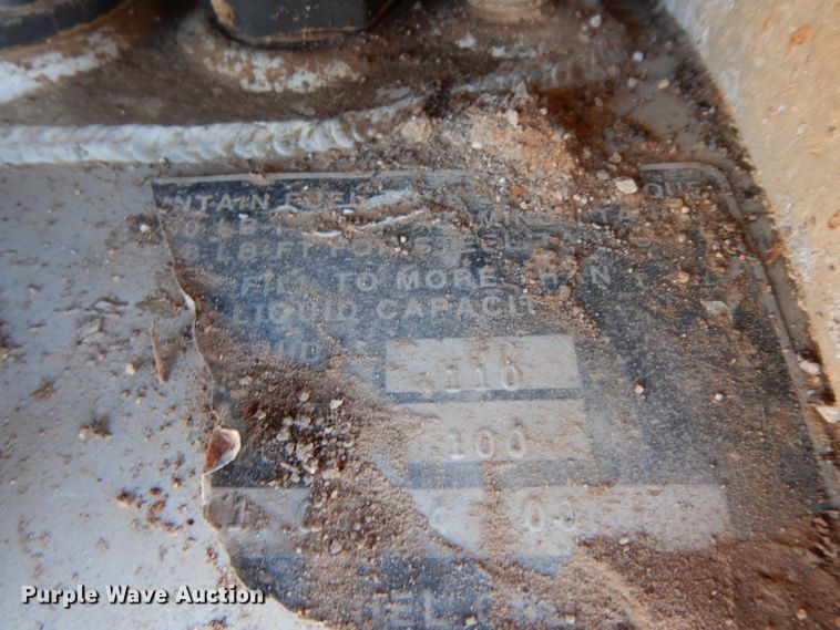 image for item DH2333 1985 Peterbilt 359 vacuum truck