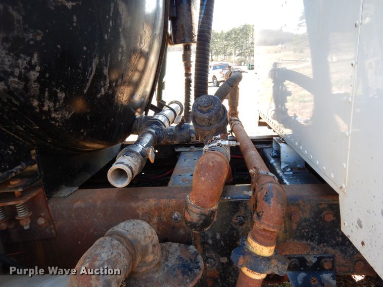 image for item DH2333 1985 Peterbilt 359 vacuum truck