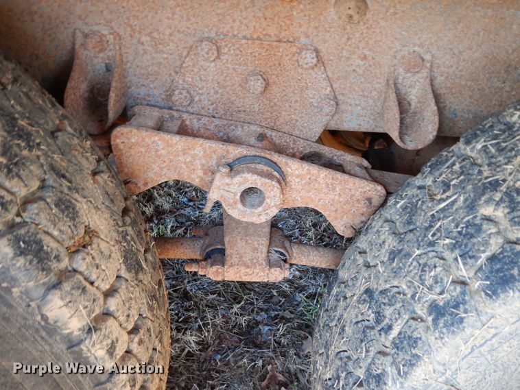 image for item DH2333 1985 Peterbilt 359 vacuum truck