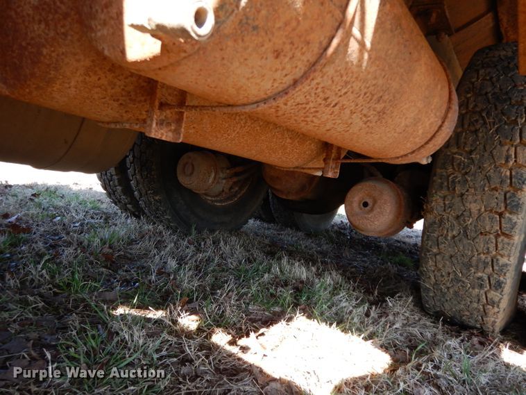 image for item DH2333 1985 Peterbilt 359 vacuum truck