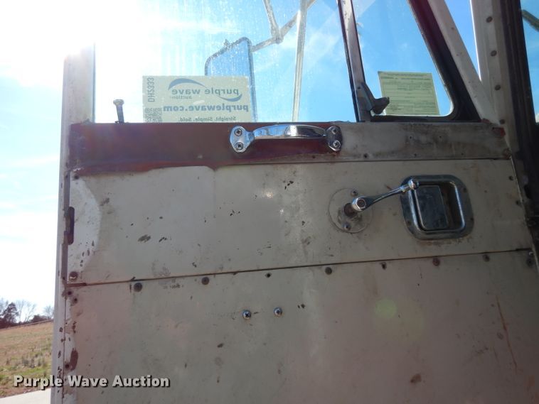 image for item DH2333 1985 Peterbilt 359 vacuum truck