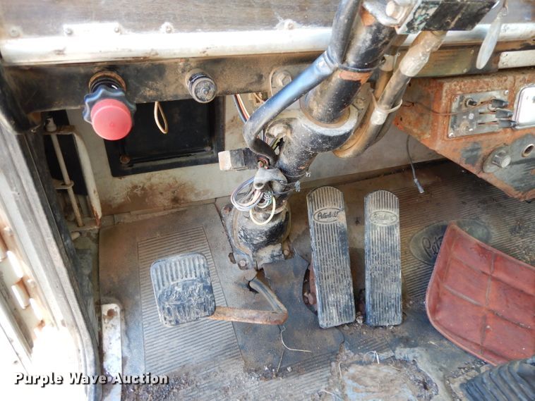 image for item DH2333 1985 Peterbilt 359 vacuum truck