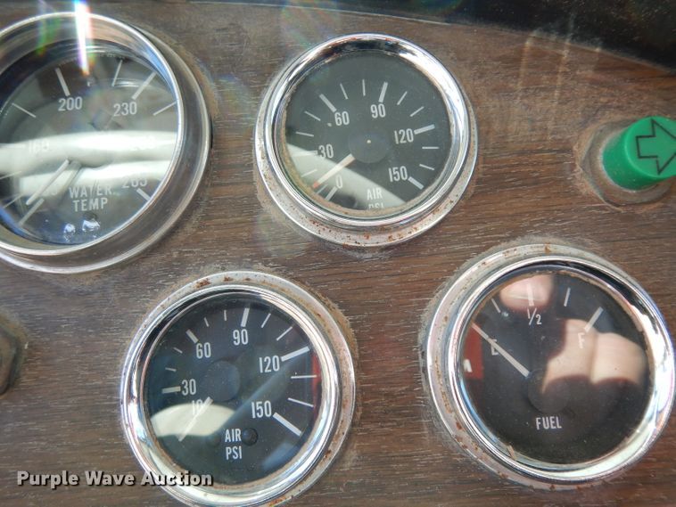 image for item DH2333 1985 Peterbilt 359 vacuum truck