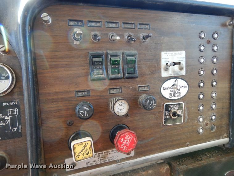 image for item DH2333 1985 Peterbilt 359 vacuum truck