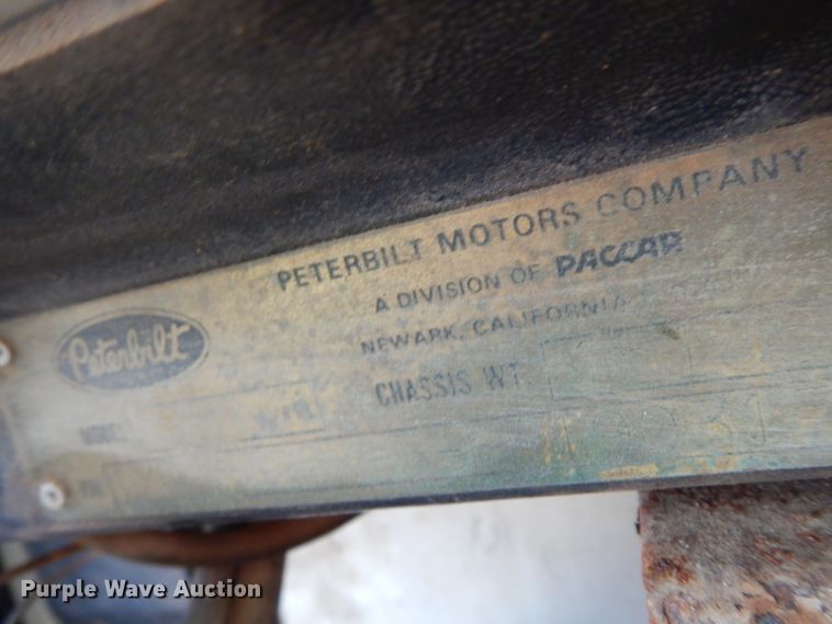 image for item DH2333 1985 Peterbilt 359 vacuum truck