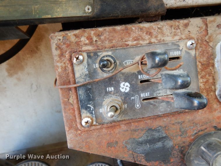 image for item DH2333 1985 Peterbilt 359 vacuum truck