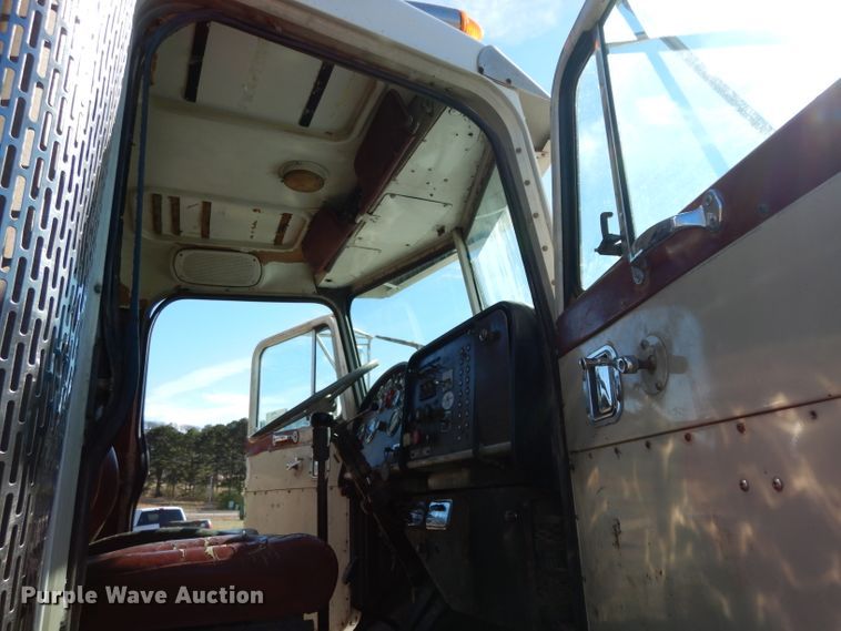 image for item DH2333 1985 Peterbilt 359 vacuum truck