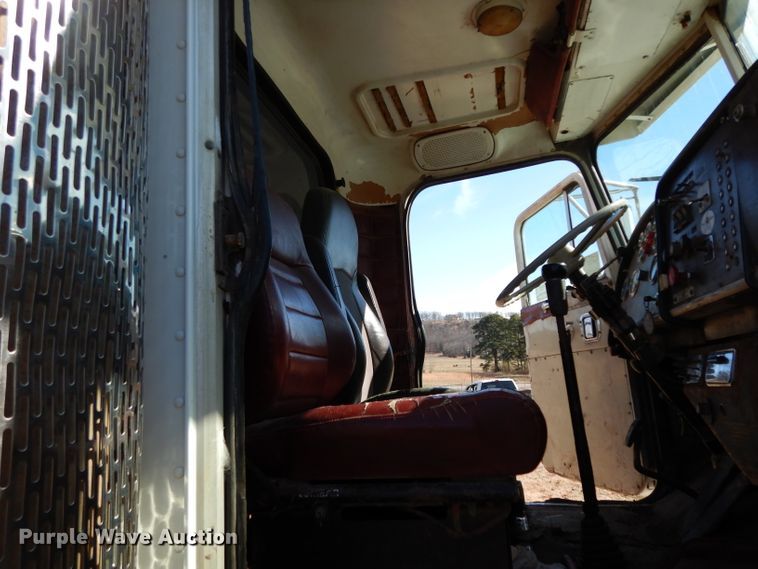 image for item DH2333 1985 Peterbilt 359 vacuum truck