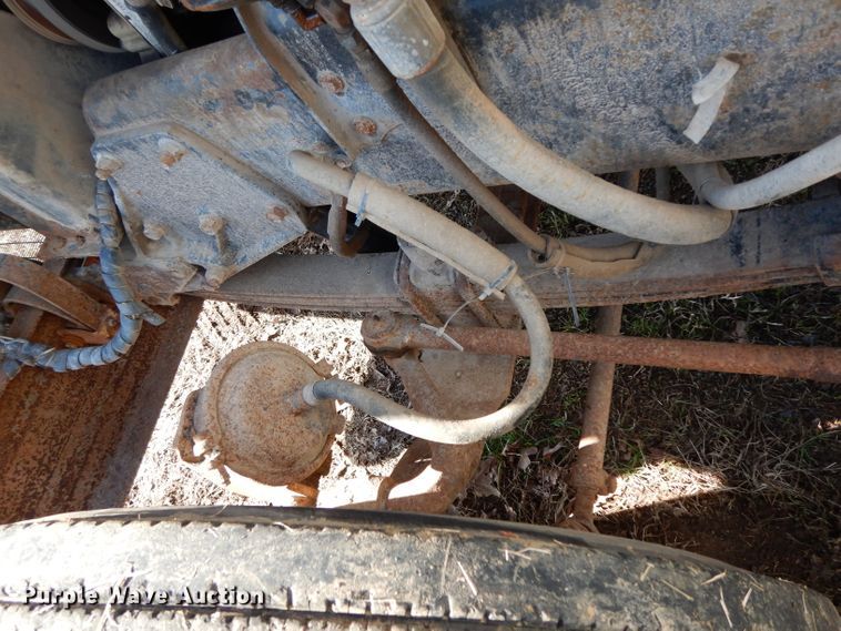 image for item DH2333 1985 Peterbilt 359 vacuum truck