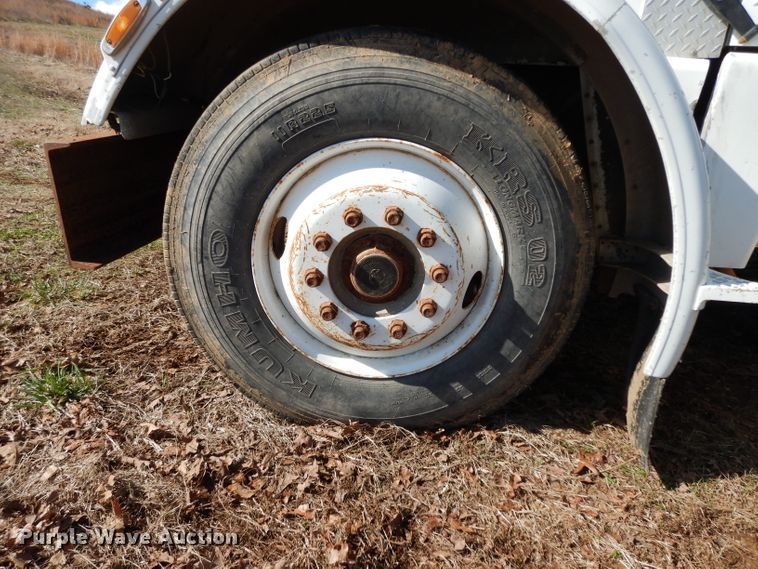 image for item DH2333 1985 Peterbilt 359 vacuum truck