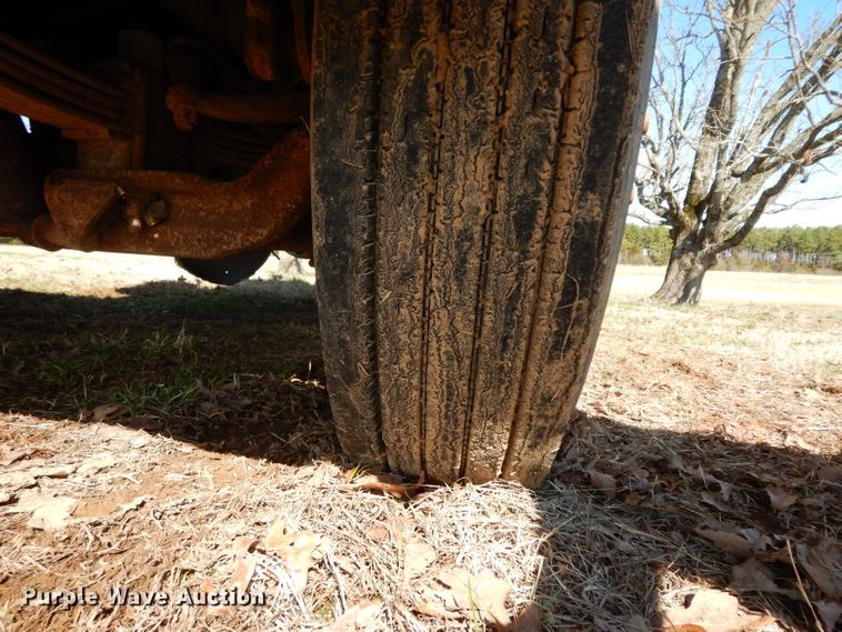 image for item DH2333 1985 Peterbilt 359 vacuum truck