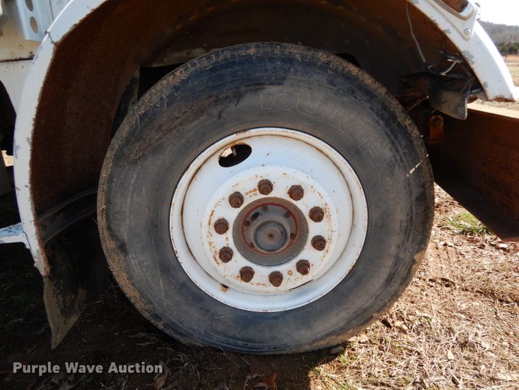 image for item DH2333 1985 Peterbilt 359 vacuum truck