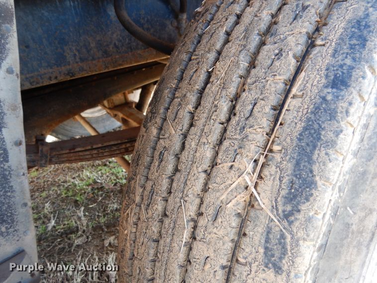 image for item DH2333 1985 Peterbilt 359 vacuum truck