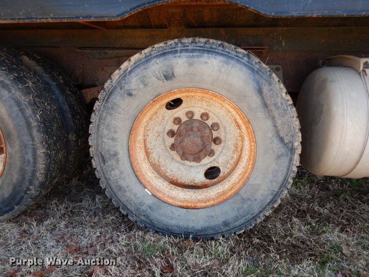 image for item DH2333 1985 Peterbilt 359 vacuum truck