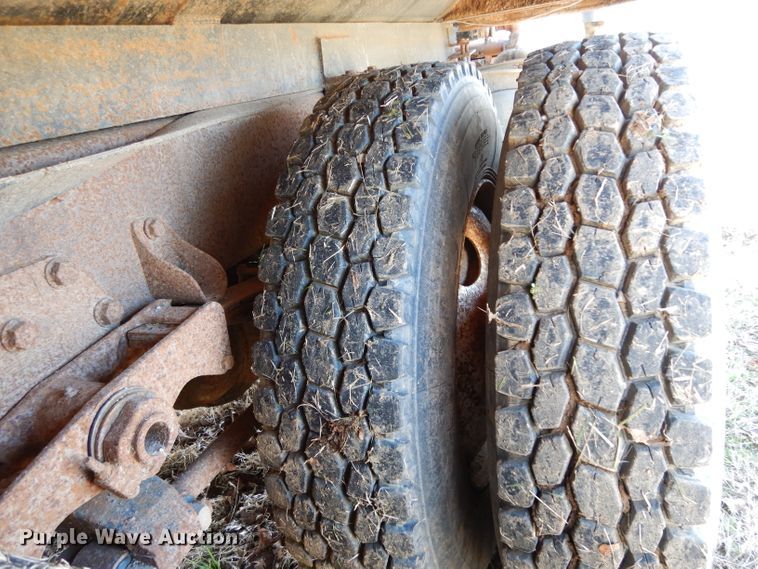 image for item DH2333 1985 Peterbilt 359 vacuum truck