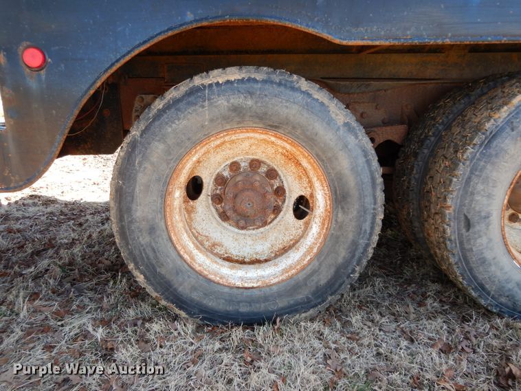 image for item DH2333 1985 Peterbilt 359 vacuum truck