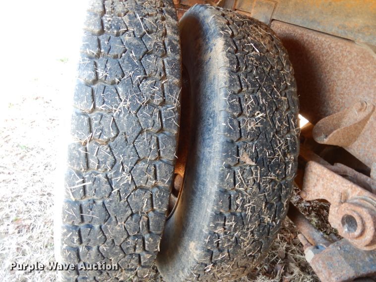 image for item DH2333 1985 Peterbilt 359 vacuum truck