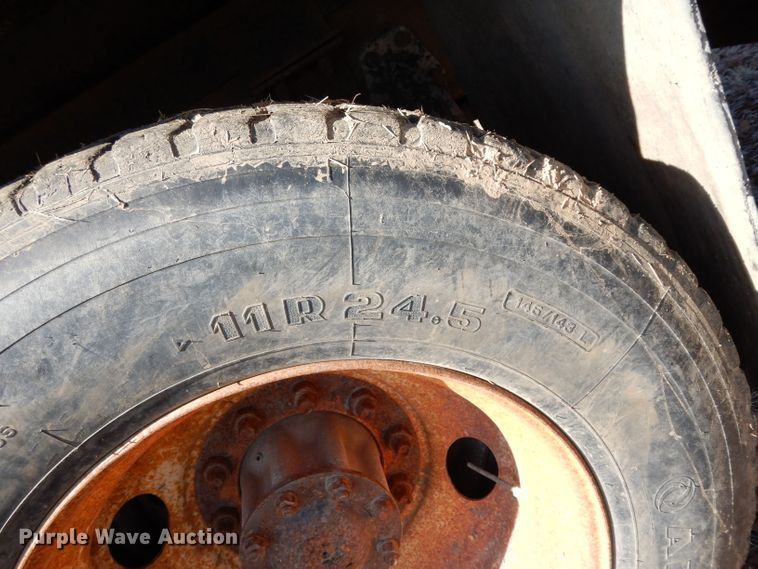 image for item DH2333 1985 Peterbilt 359 vacuum truck