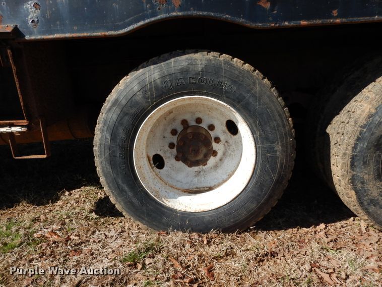 image for item DH2333 1985 Peterbilt 359 vacuum truck