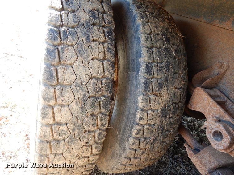 image for item DH2333 1985 Peterbilt 359 vacuum truck