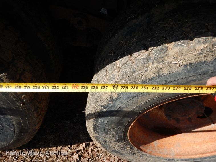 image for item DH2333 1985 Peterbilt 359 vacuum truck