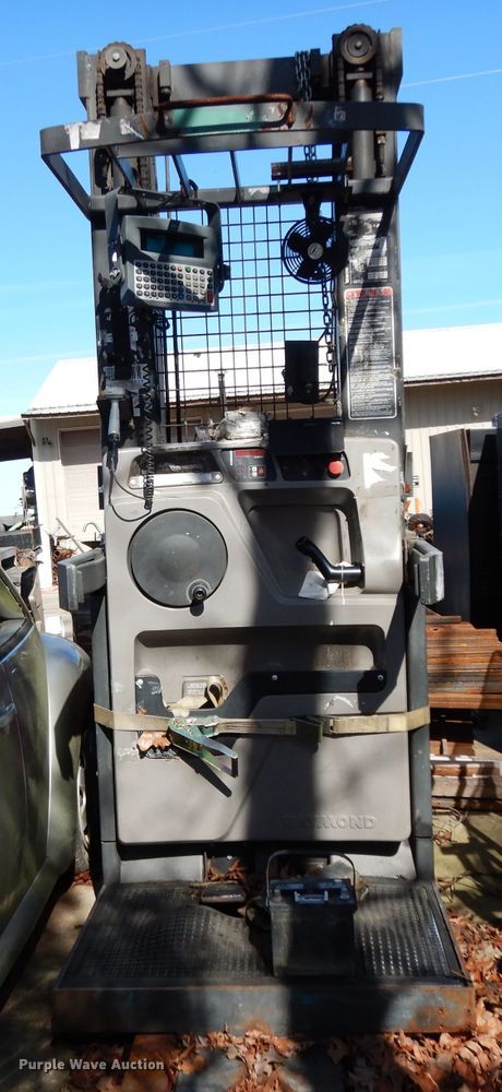 image for item DH2349 Raymond EASi-OPC30TT forklift