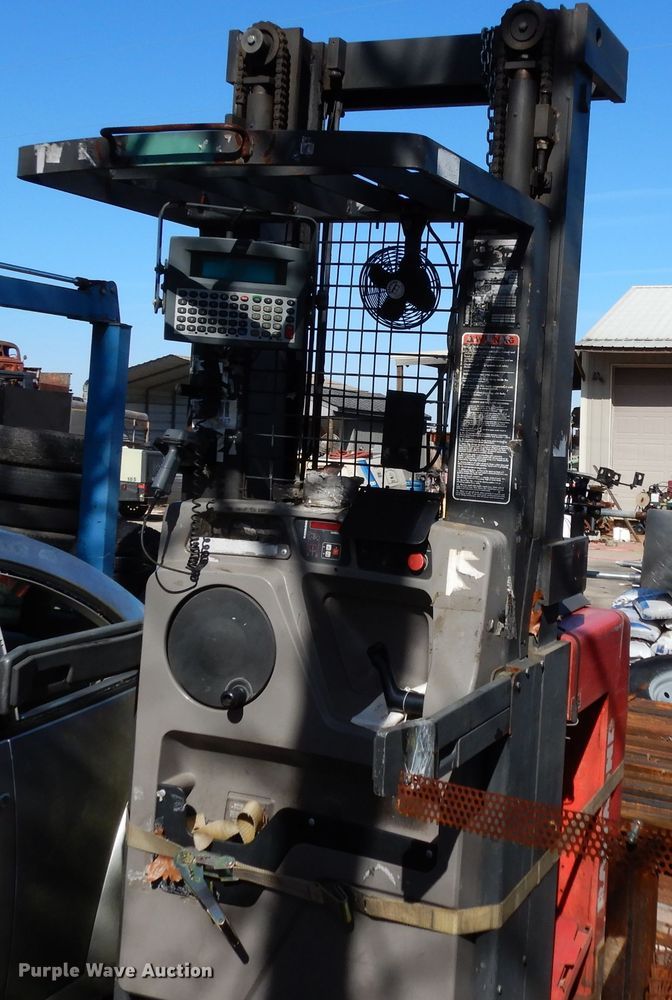 image for item DH2349 Raymond EASi-OPC30TT forklift