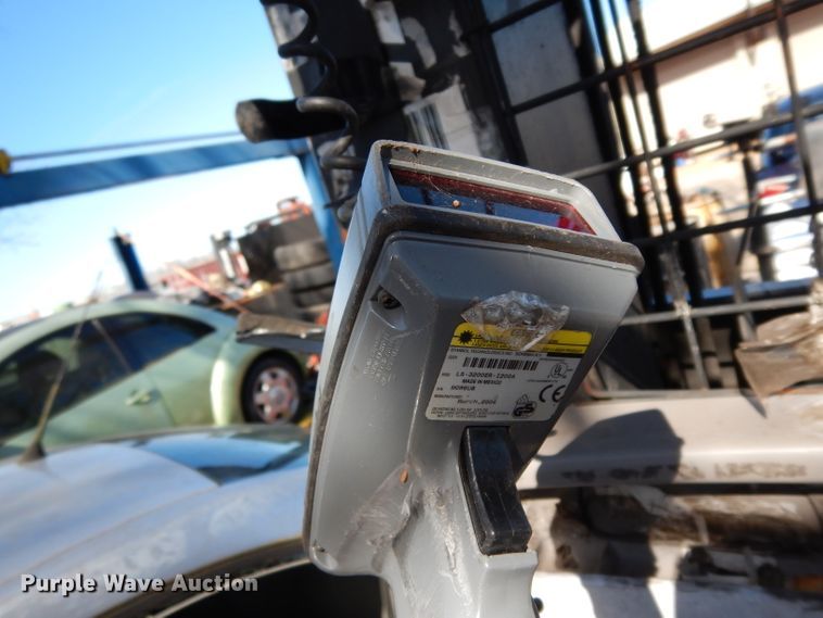 image for item DH2349 Raymond EASi-OPC30TT forklift