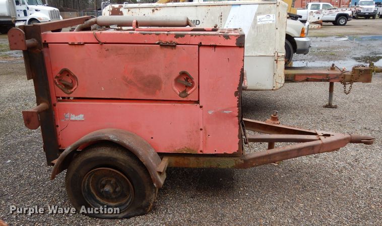 image for item DH2369 MQ Power Whisperweld welder/generator