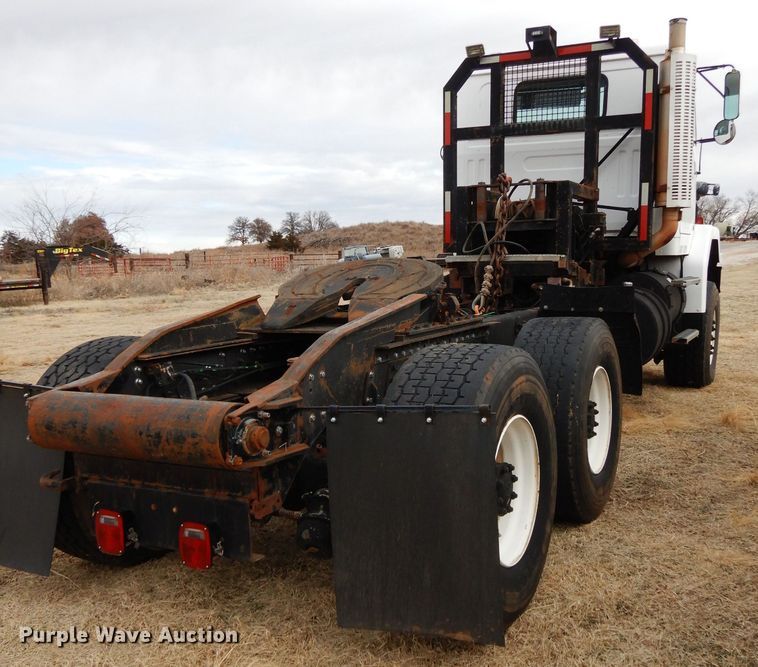 image for item DH3729 1994 Volvo Autocar semi truck