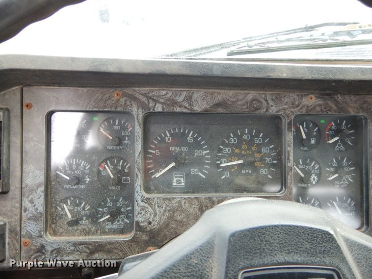 image for item DH3729 1994 Volvo Autocar semi truck