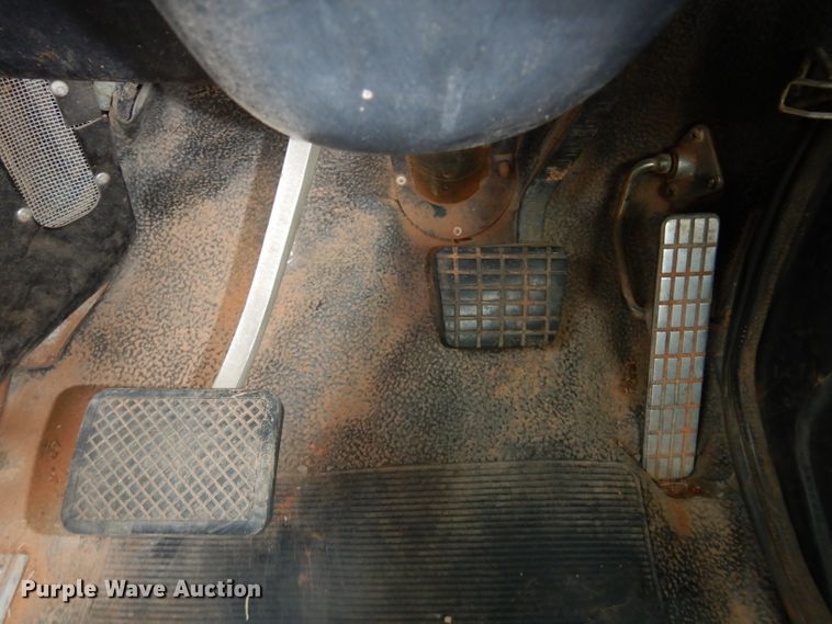 image for item DH3729 1994 Volvo Autocar semi truck