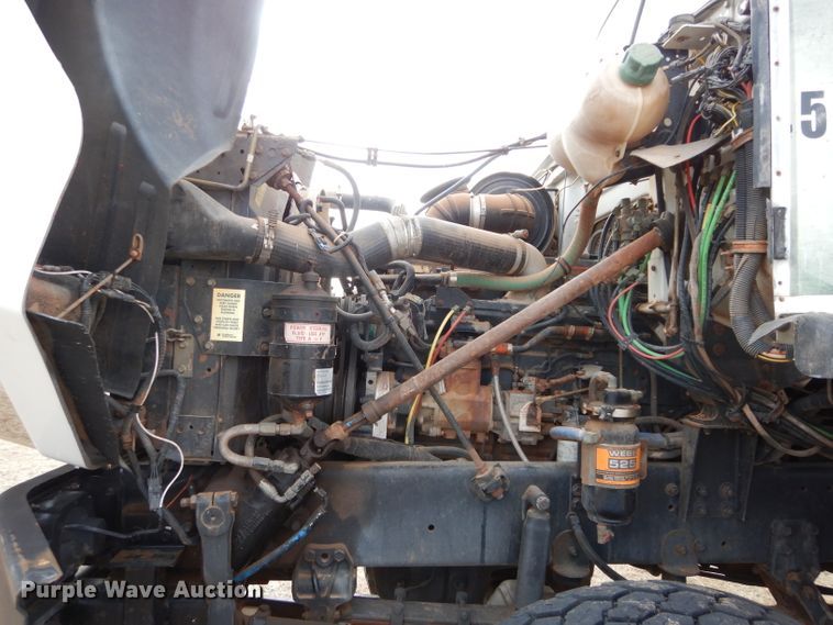 image for item DH3729 1994 Volvo Autocar semi truck