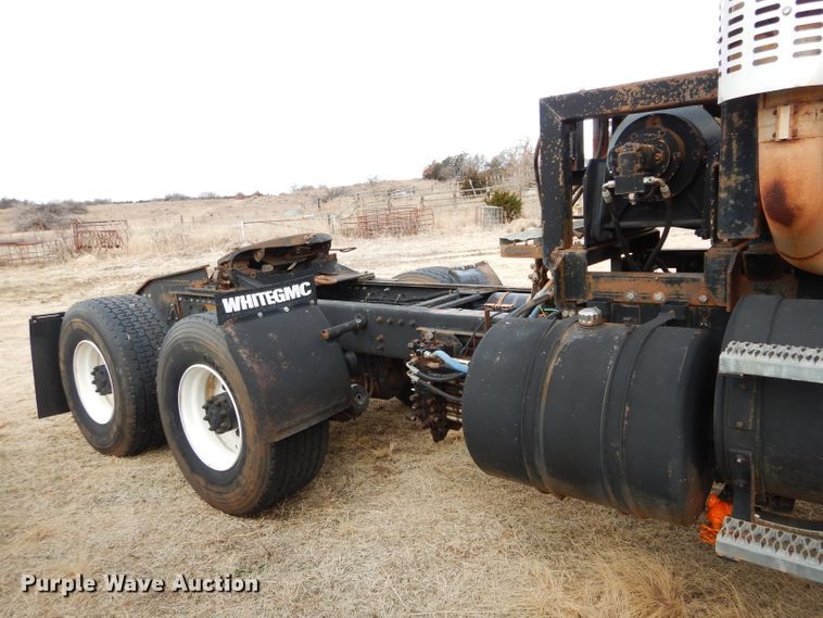 image for item DH3729 1994 Volvo Autocar semi truck